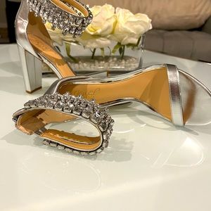 Jewel by Badgley Mischka silver size 9 open toe chunky heel